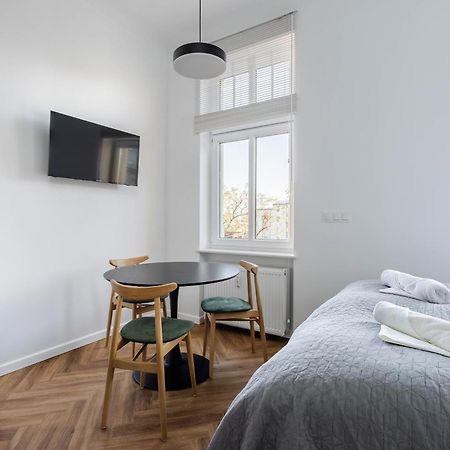 Przytulne I Komfortowe Studia Very Berry W Poznaniu By Noclegi Renters Extérieur photo